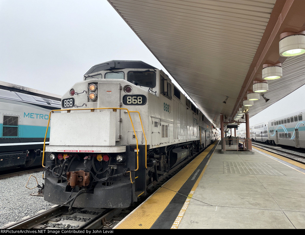 Metrolink F59PH on the point of Metrolink Train # 308 